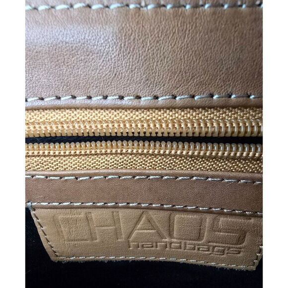 Vintage Tan Leather Crossbody Bag With Adjustable Strap & Multiple Compartments - Picture 5 of 12